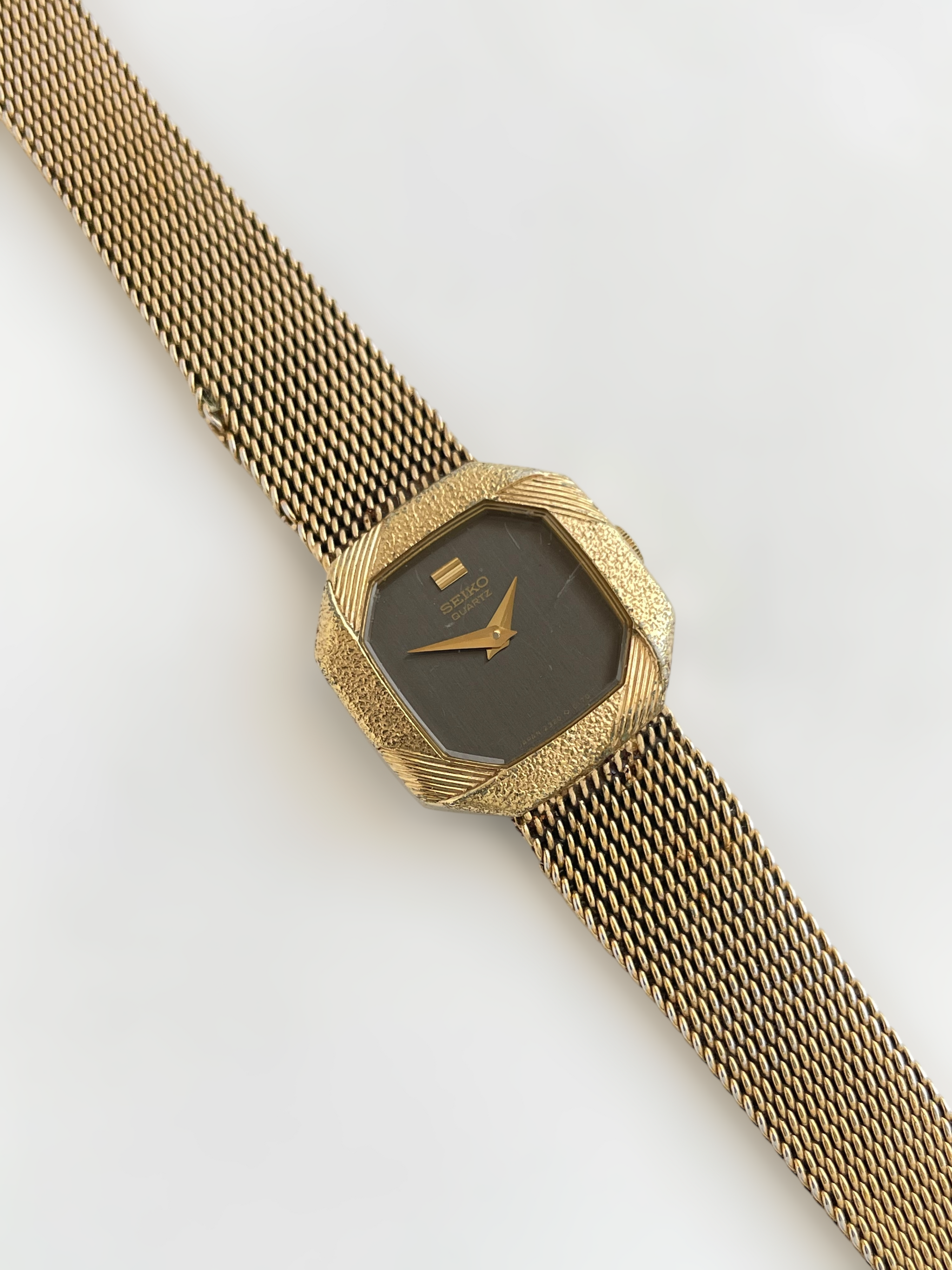683【美品】 SEIKO ティセ　時計　レディース　バングル　ゴールド　2P石 楽天市場】セイコー 腕時計 レディース（文字盤カラーゴールド